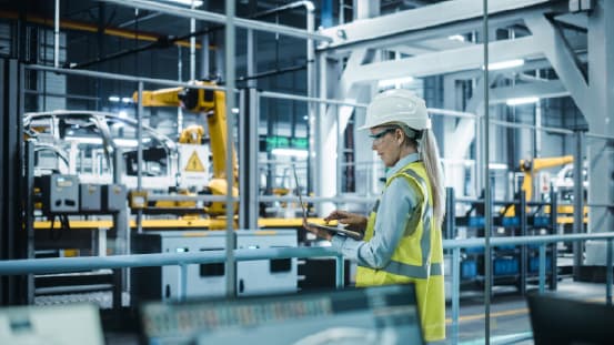 Technicus in industriële omgeving